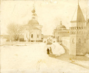 Священник Гавриил Беляев около своего храма